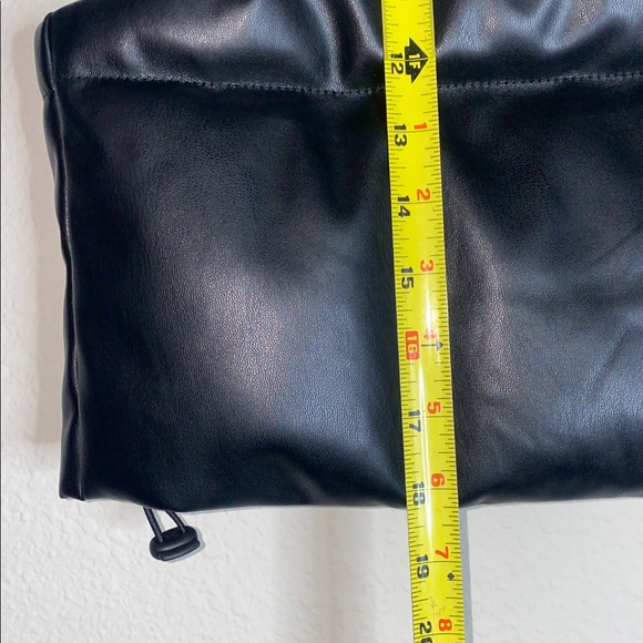 🎱 Simply Southern Cropped Button Down Faux Leather Black Charcoal Puffer Vest! - Picture 4 of 10